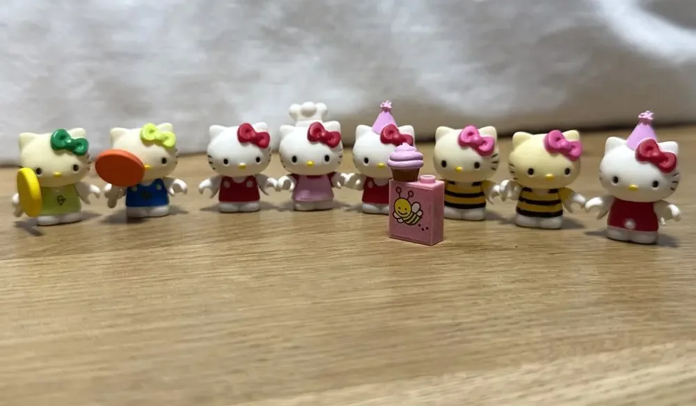 2011 Sanrio Mega Bloks Hello Kitty Mini Figure Lot Of 8 + Accessories Seen In Pi
